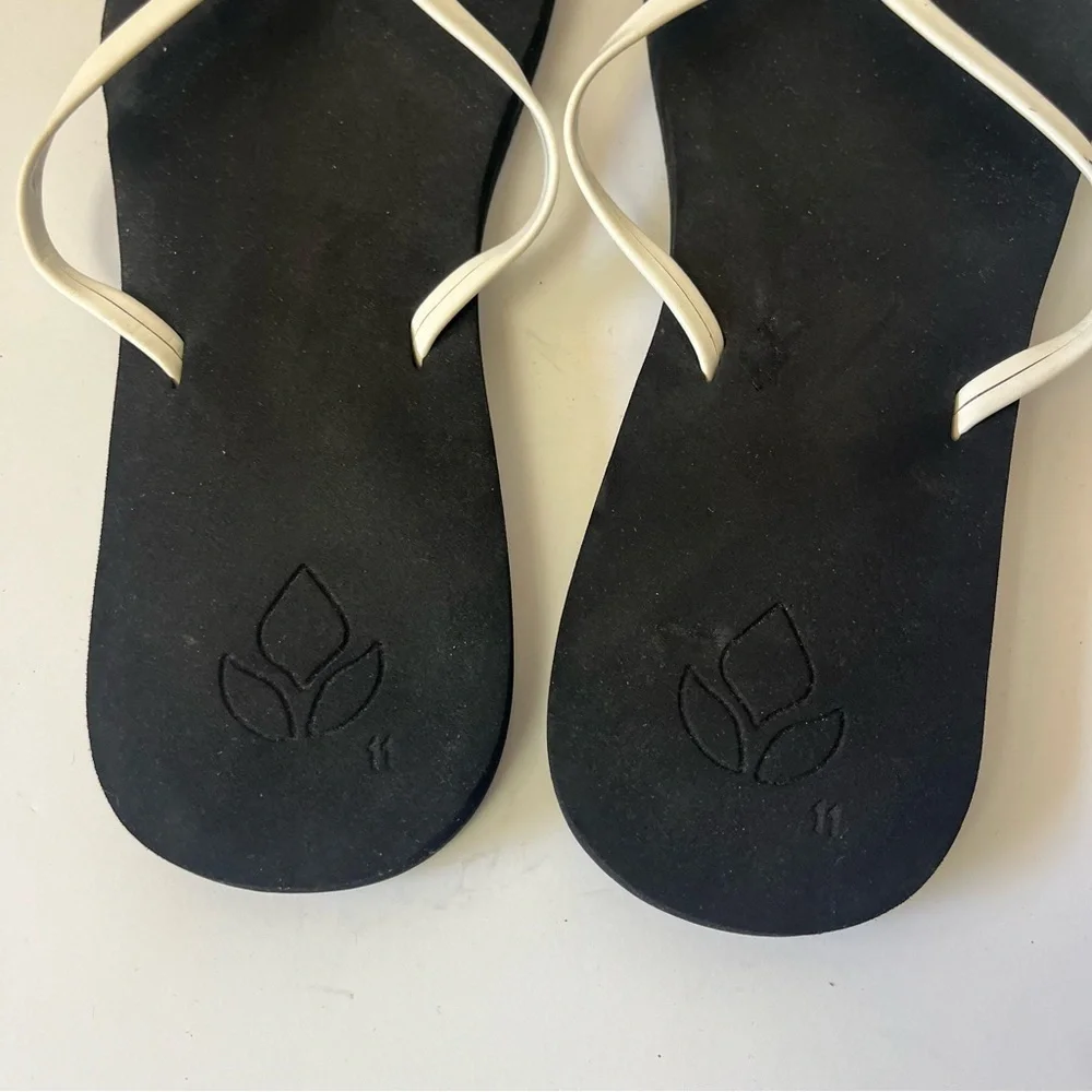Reef‎ Black and White Flip Flops Sandals Women's 11